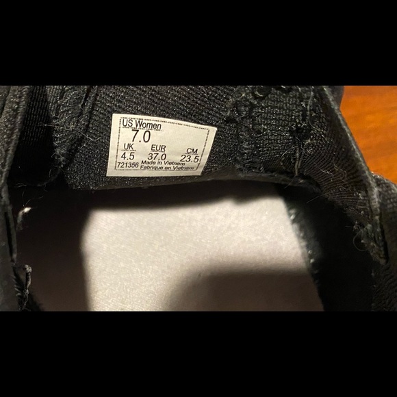Black Slip On Vans Women Size 7 Pre-Owned - Picture 6 of 6
